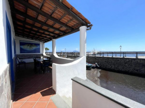 Casa Segreto, sul porto di Santa Marina Salina